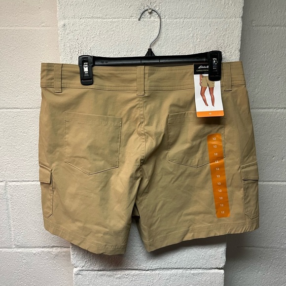 Eddie Bauer Women's Khaki Cargo Shorts. Size 12 - Picture 3 of 7